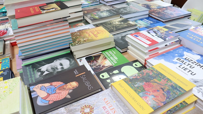 Latgales Centrālā bibliotēka saņēmusi vērtīgo grāmatu iepirkuma izdevumus Latgales Centrālā bibliotēka saņēmusi vērtīgo grāmatu iepirkuma izdevumus