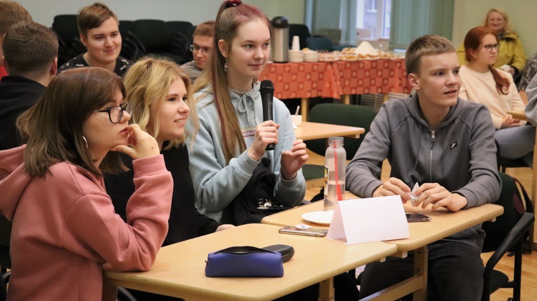 Aizvadīts erudīcijas konkurss skolēniem “American Day 2019” Aizvadīts erudīcijas konkurss skolēniem “American Day 2019”