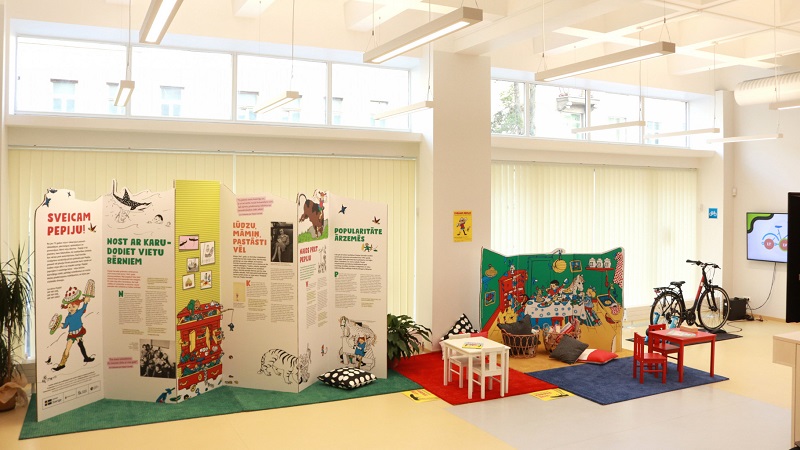 Bibliotēkā ienāk Pepija Garzeķe Bibliotēkā ienāk Pepija Garzeķe