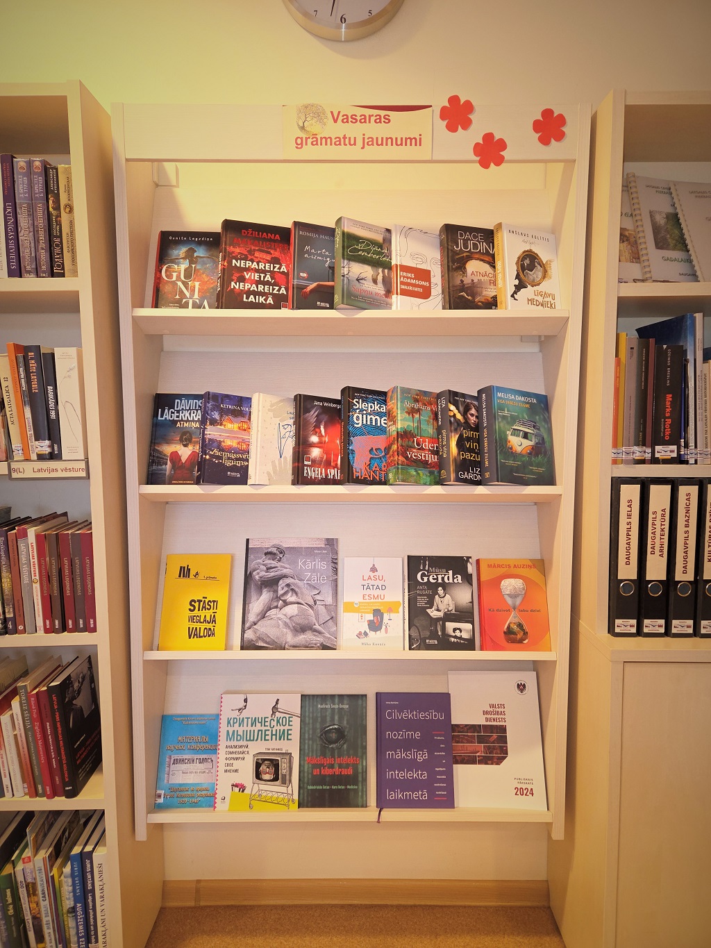 Bibliotekārā stunda pieaugušajiem “Lasi, sauļojies, atpūties no ikdienas” Bibliotekārā stunda pieaugušajiem “Lasi, sauļojies, atpūties no ikdienas”
