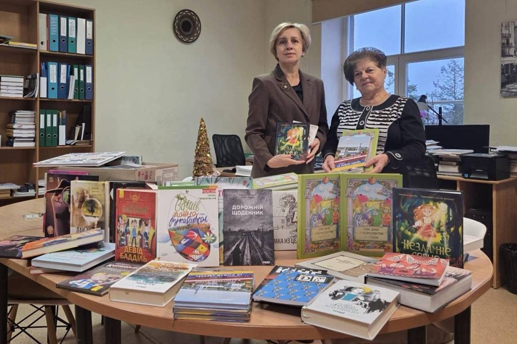 Latgales Centrālā bibliotēka saņēmusi vērtīgu dāvinājumu -  grāmatas ukraiņu valodā