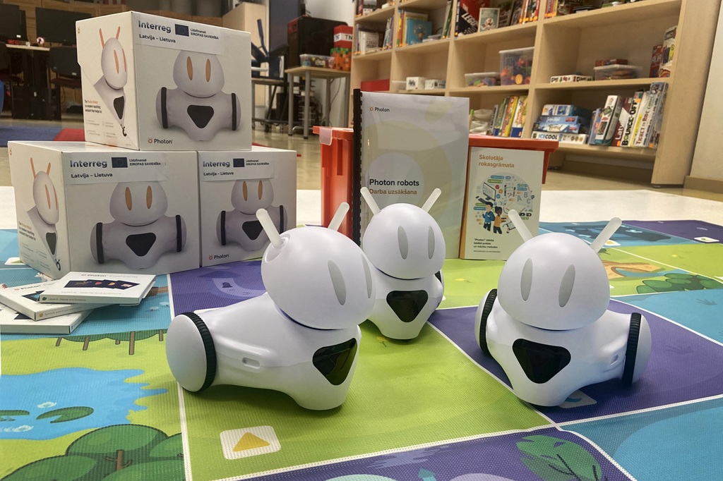 Bibliotēka aicina darboties ar Photon EDU robotiem