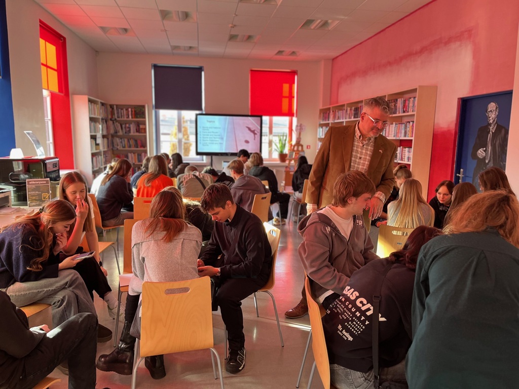 Publiskās runas semināru cikls „Runā kā amerikānis”