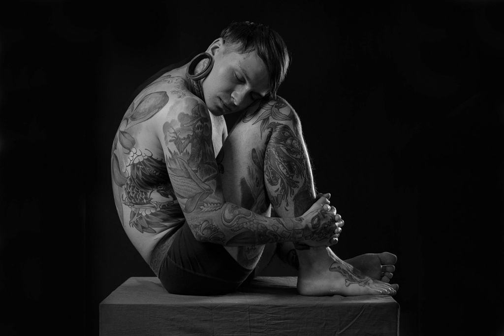 Bibliotēkā būs skatāma Valijas Plataces melnbalto fotogrāfiju izstāde “Viņš: Vīrietis”