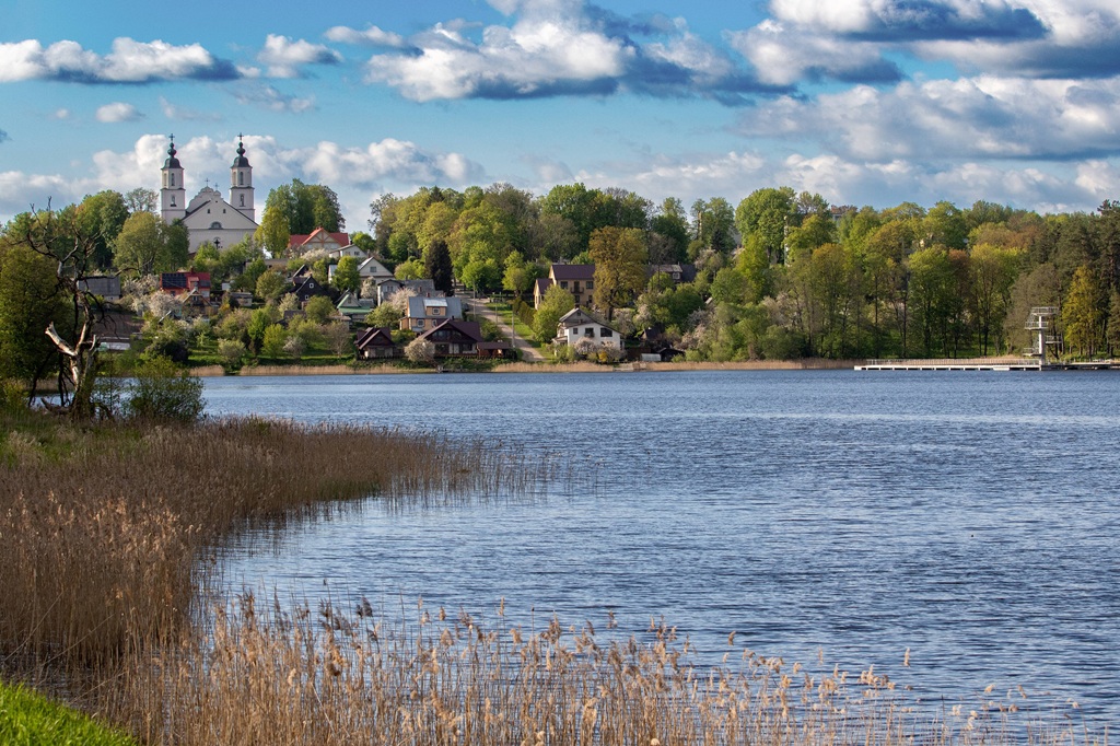 Bibliotēkā skatāma Zarasu fotokluba “Ežerų žemė” izstāde