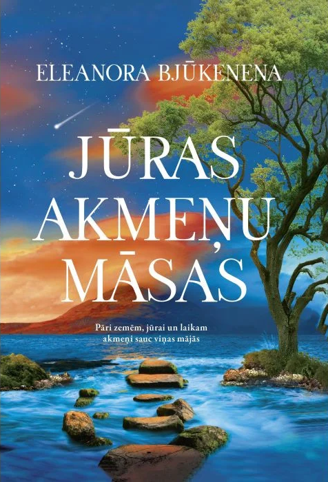 Eleonoras Bjukenenas grāmatas "Jūras Akmeņu Māsas" vāks. Uz tā attēloti akmeņi mierīgā saulrieta apspīdētā jūrā, bet labajā pusē – koks.
