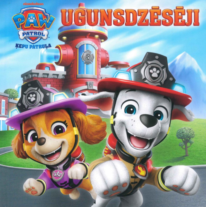 Divi animēti suņi ugunsdzēsēja ekipējumā priecīgi skrien saulainā dienā, aiz tiem atrodas krāsains novērošanas tornis. Aina ir no filmas "Ķepu patruļa".