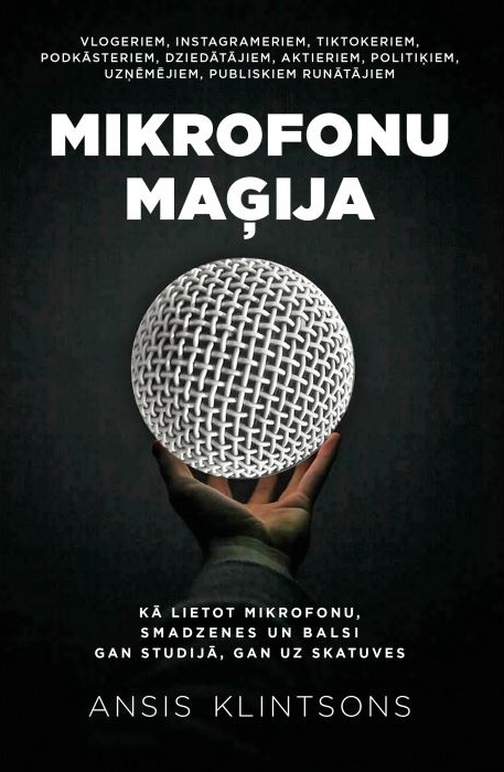 Anša Klintsona grāmatas "Mikrofonu maģija" vāks. Uz tumša fona attēlota roka, kas plaukstā tur mirdzošu, lodes veida mikrofona tīkliņu.