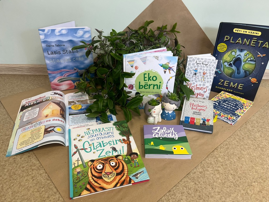 Bērnu izziņas grāmatu izstāde par ekoloģiju, dabu un Zemes aizsardzību bibliotēkā