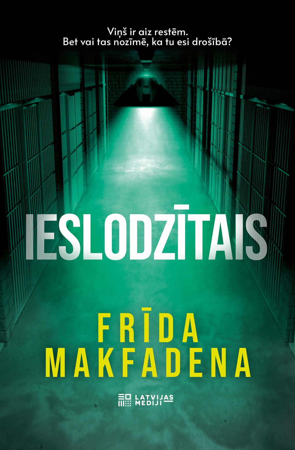 Frīdas Makfadenas grāmatas "Ieslodzītais" vāks ar cietuma koridoru un restēm