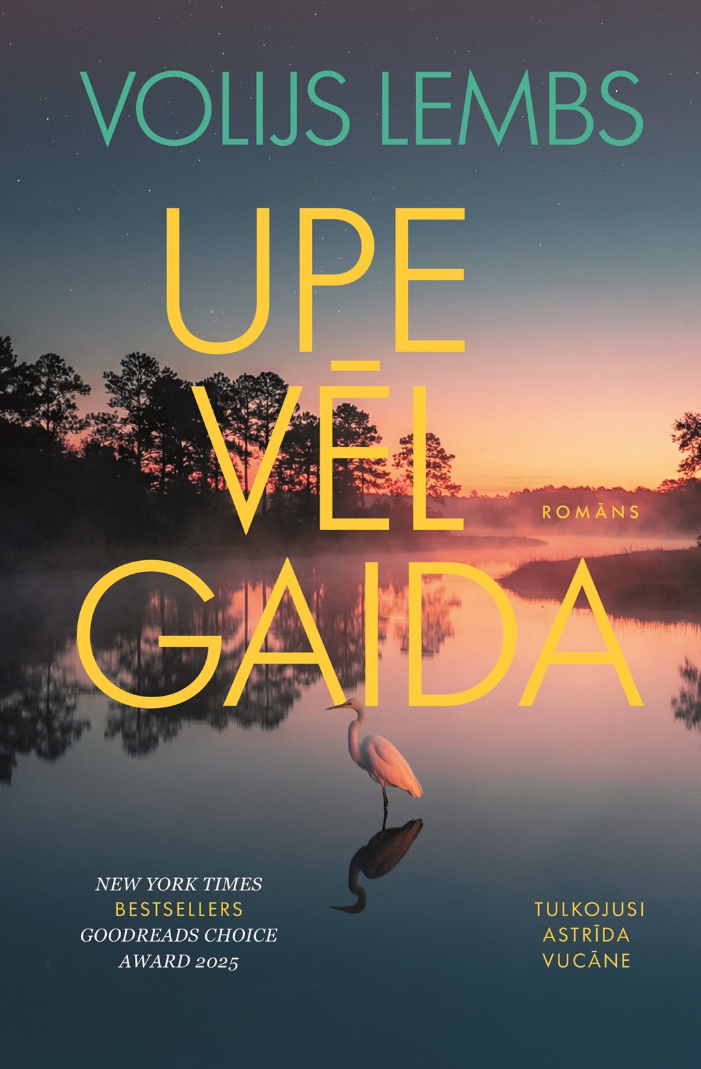 Grāmatas "Upe vēl gaida" vāks ar upes ainavu, putnu un saulrieta noskaņu
